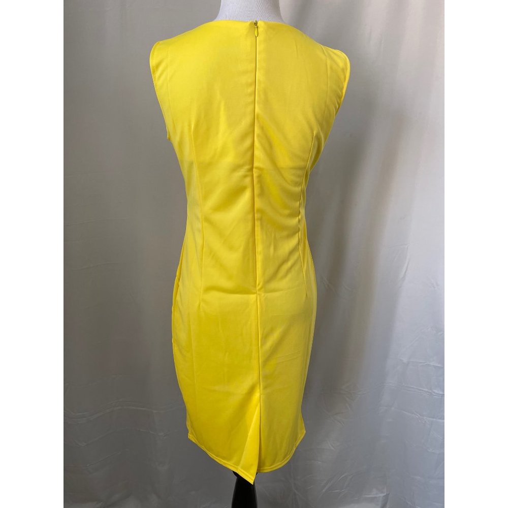 LivaGirl Vibrant Yellow Gold Accent Keyhole Front Sleeveless Midi Dress - Picture 7 of 13